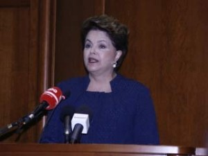 Dilma Rousseff aplazó su visita oficial a Estados Unidos.