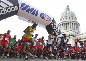 Cerca de tres mil andarines de ellos 260 extranjeros procedentes de 35 países participaron en la principal carrera de fondo capitalina.