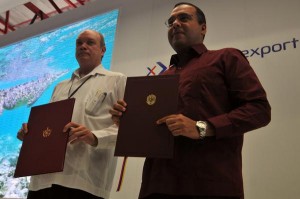 Los ministros Rodrigo Malmierca (Cuba) y Alejandro Fleming (Venezuela) firmaron un acuerdo de complementación económica entre ambos países.