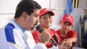 Maduro firmó sus dos primeros decretos tras recibir poderes especiales mediante Ley Habilitante.