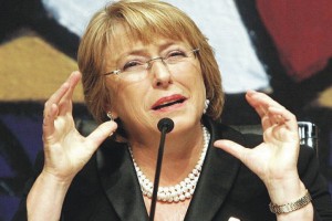 Bachelet es partidaria de una nueva Constitución, que ponga fin a la actual Carta Magna, heredada de la dictadura Pinochet.