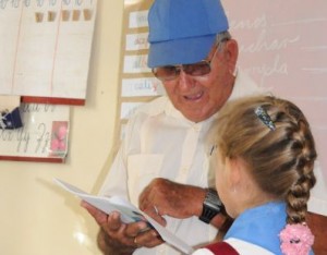 Enelio atiende un aula multigrado que conjuga con las clases ambulatorias.