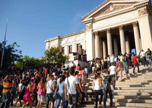 El ministro de Educación Superior cubano, Rodolfo Alarcón, subrayó hoy aquí que el país trabaja para mejorar la infraestructura de sus universidades y centros asociados.