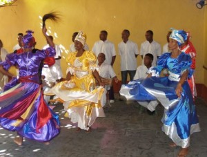 Las actuales generaciones mantienen los cantos y danzas originales. (Foto Garal)