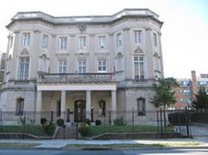 La Sección de Intereses de Cuba se ve obligada a suspender los servicios consulares hasta tanto se restablezcan los servicios bancarios.