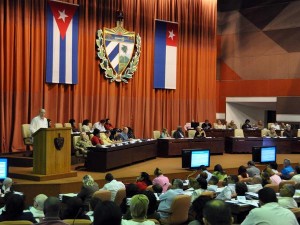 Rodrigo Malmierca interviene durante la Primera Sesión Extraordinaria de la Octava Legislatura del Parlamento cubano.