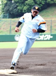 Cepeda entrenando en el Giants Stadium. (Foto: www.giants.jp)