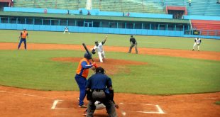 Béisbol, Gallos, Sancti Spíritus, Holguín