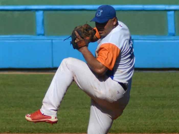 Béisbol, Gallos, Alberto Bicet