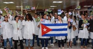 diaz-canel en recibimiento de medicos de brasil
