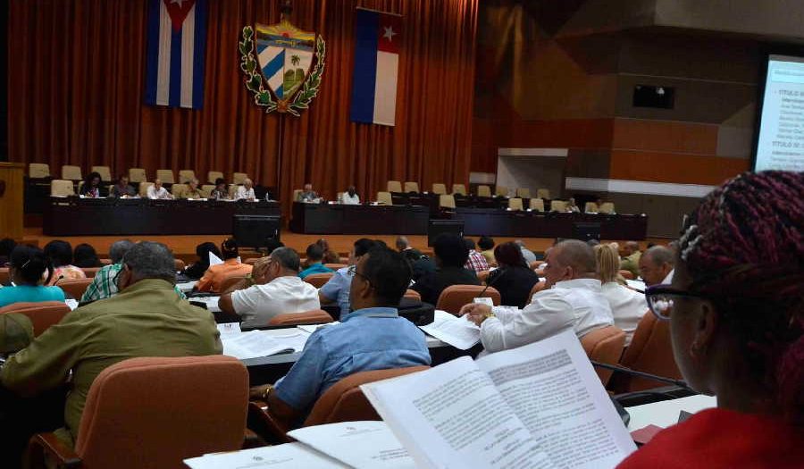 cuba, parlamento cubano, asamblea nacional del poder popular, simbolos nacionales, ley electoral, ley de pesca