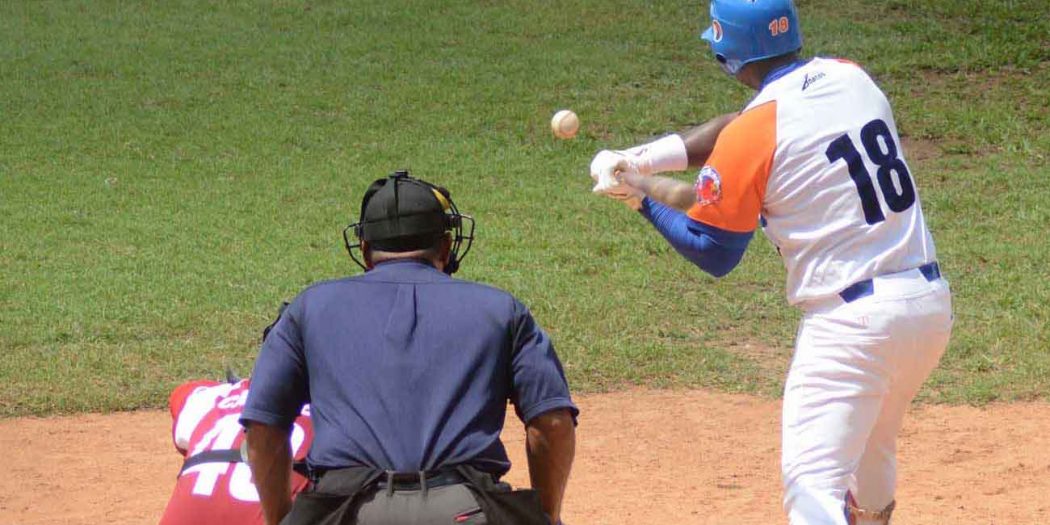 Béisbol, Yunier Mendoza, Gallos