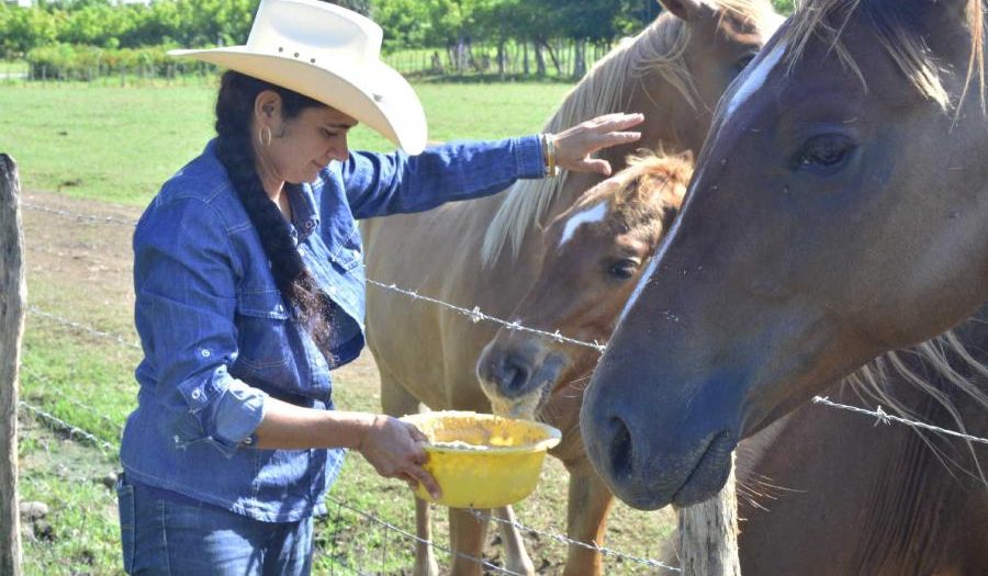 sancti spiritus, mujeres, caballos de raza, vaquera, rodeo cubano