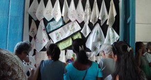 Exposición de manifestaciones textiles en la galería Benito Ortíz