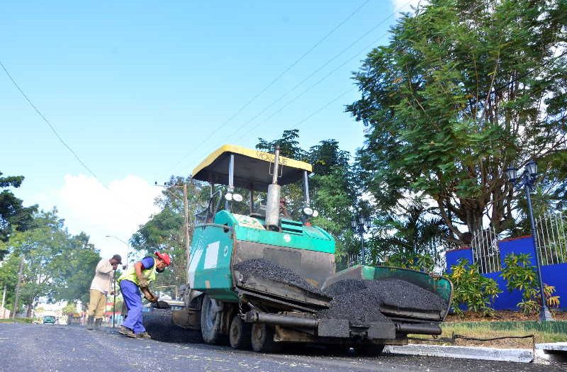 sancti spiritus, micons, dia del constructor, asfalto, economia espirituana