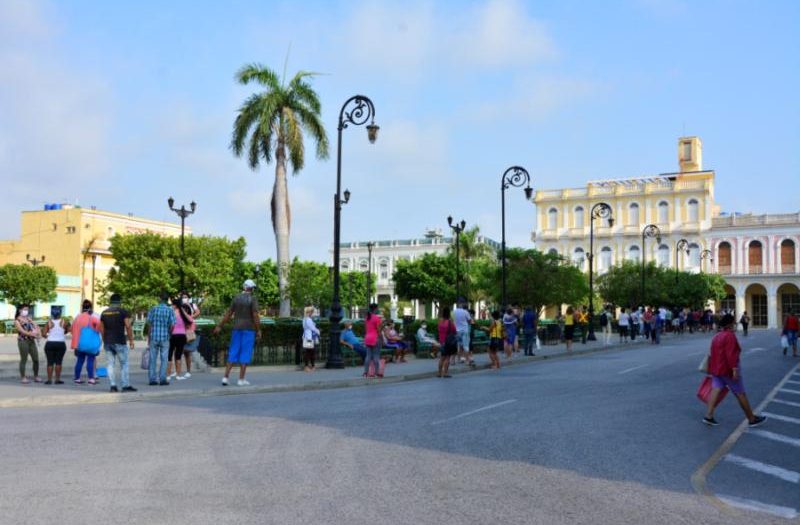 sancti spiritus, coleros, revendedores, comercio, cadena de tiendas cimex, pnr, comercio electronico, acaparamiento