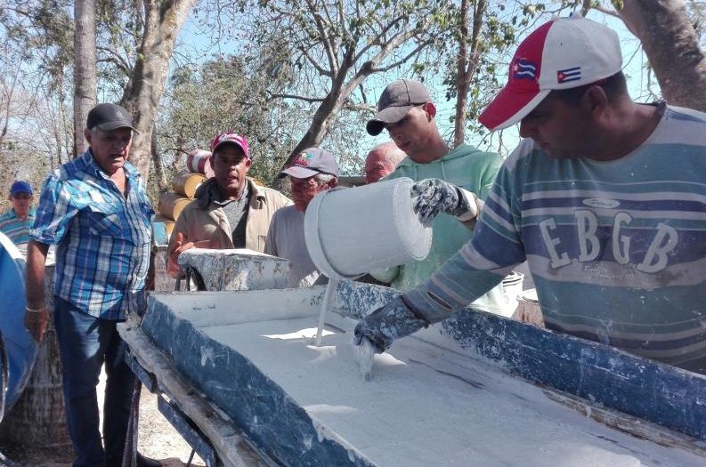 sancti spiritus, guayos, minindustria, pintura, economia cubana