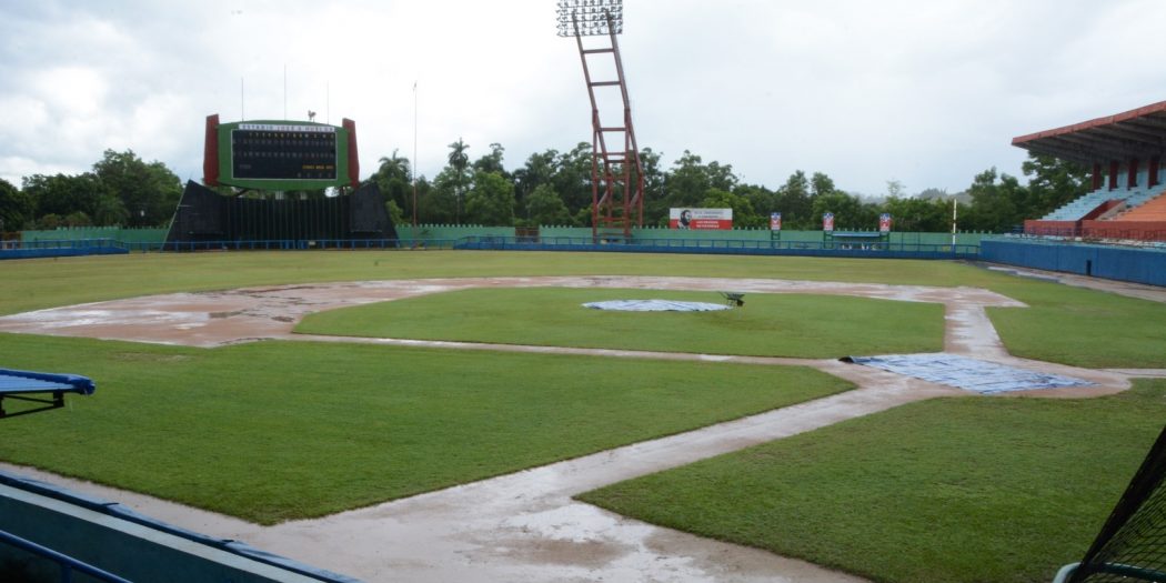 Béisbol, Huelga, Gallos, lluvias