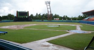 Béisbol, Huelga, Gallos, lluvias