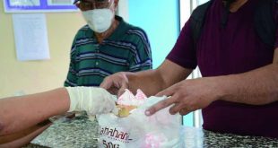 La mayoría de los precios de los dulces con fichas de costo fue reajustada. (Foto: Vicente Brito/ Escambray)