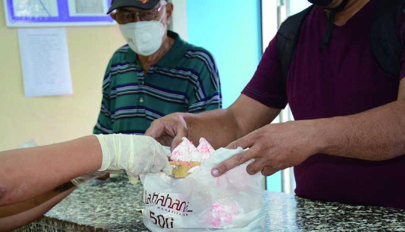 La mayoría de los precios de los dulces con fichas de costo fue reajustada. (Foto: Vicente Brito/ Escambray)