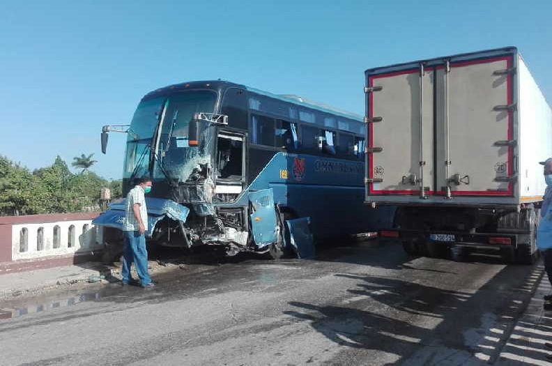 sancti spiritus, accidente de transito, jatibonico, omnibus yutong