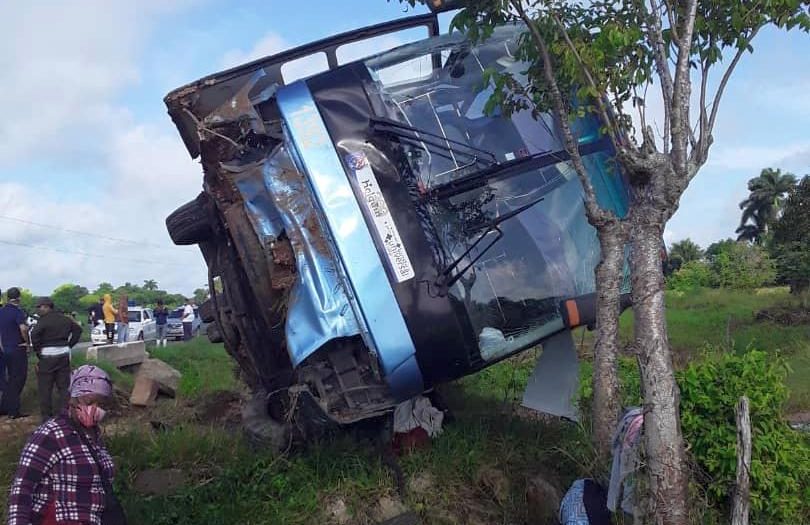 sancti spiritus, jatibonico, accidente de transito, lesionados, yutong, omnibus nacionales