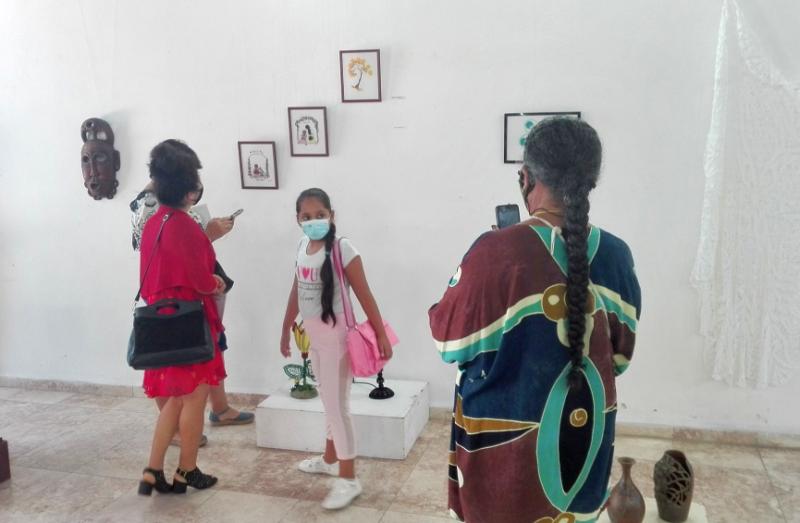 sancti spiritus, crearte, salon oscar fernandez morera, acaa, asociacion cubana de artesanos artistas