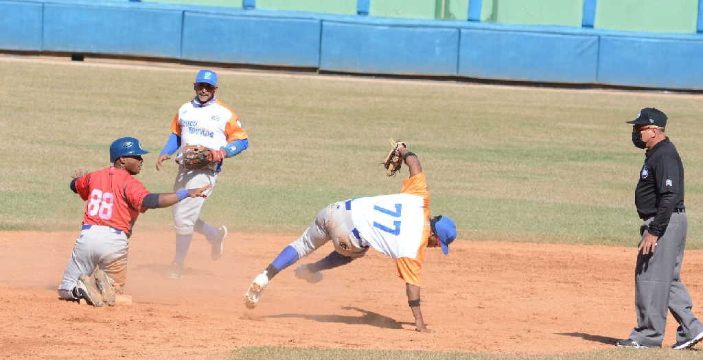 sancti spiritus, serie nacional de beisbol, 61 snb, gallos 61 snb, indisciplina social, omicron, covid-19