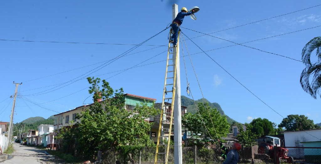 sancti spiritus, linieros, empresa electrica, interrupciones electricas, apagones