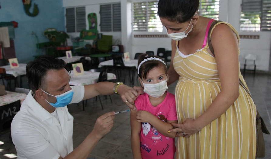 sancti spiritus, vacuna contra la covid, soberana plus, salud publica, menores de edad, niños y niñas