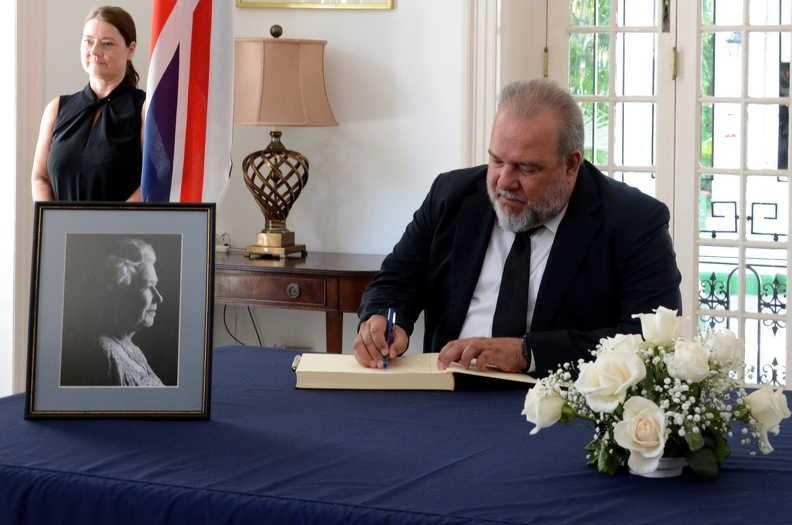 cuba, reino unido, libro de condolencias, reina isabel