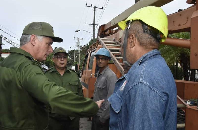 diaz-canel evalua daños en la habana