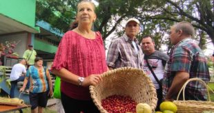 mujeres, bebidas, produccion de alimentos