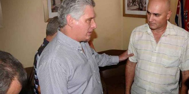 Díaz-Canel visitó el periódico Escambray e intercambió con el personal periodístico sobre los desafíos que el contexto actual impone a la prensa cubana