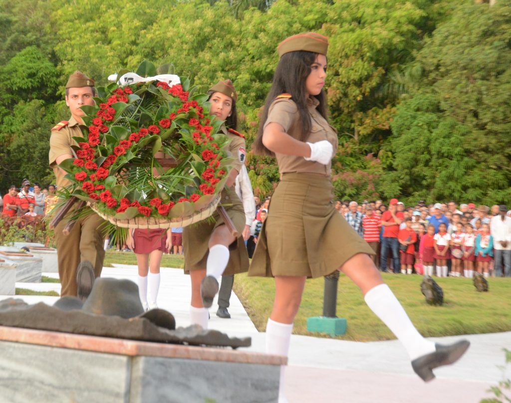 Hijos de Yaguajay, de varias generaciones, protagonizaron el homenaje.