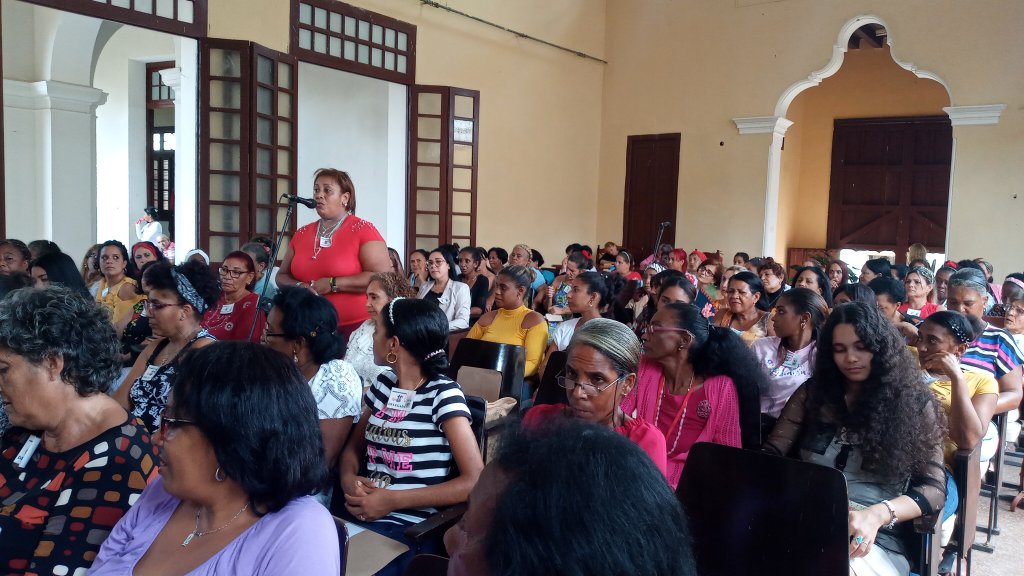 En el Museo Nacional de la Lucha contra Bandidos tuvo lugar la sesión plenaria en la que las delegadas tuvieron la oportunidad de exponer criterios. 