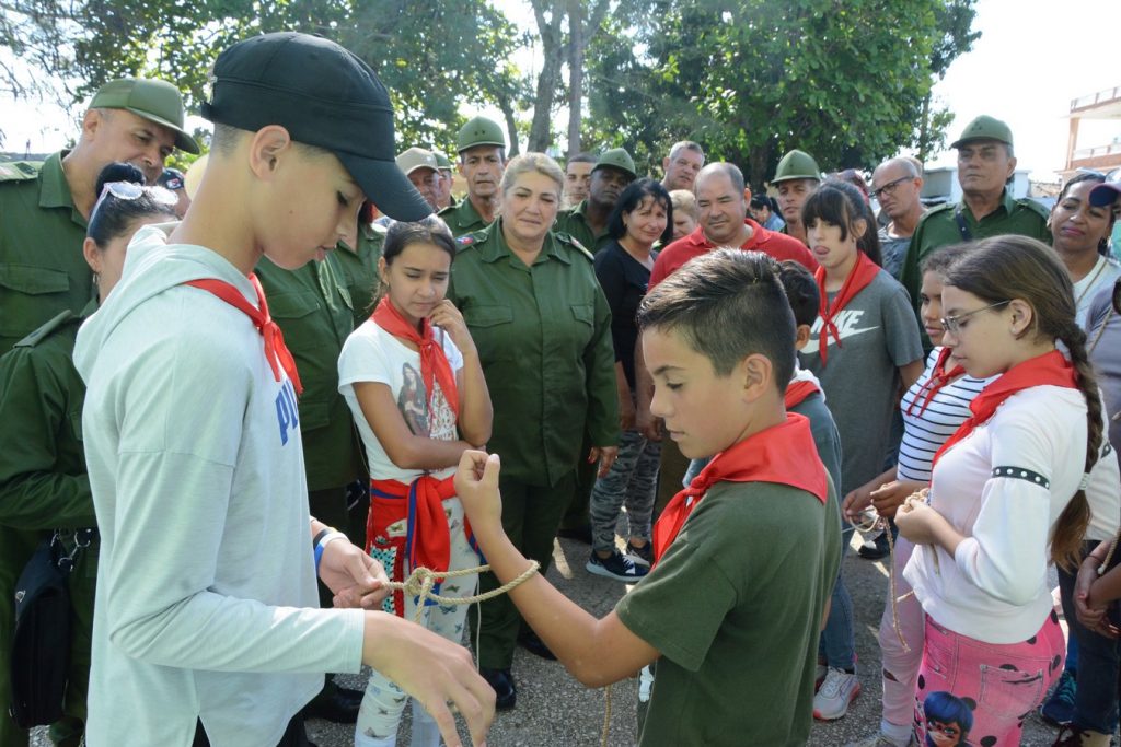 Los pioneros de la escuela primaria Noel Sancho Valladares, de Cabaiguán, demostraron las habilidades adquiridas que en caso de país en condiciones de guerra les podrían ser de mucha utilidad.