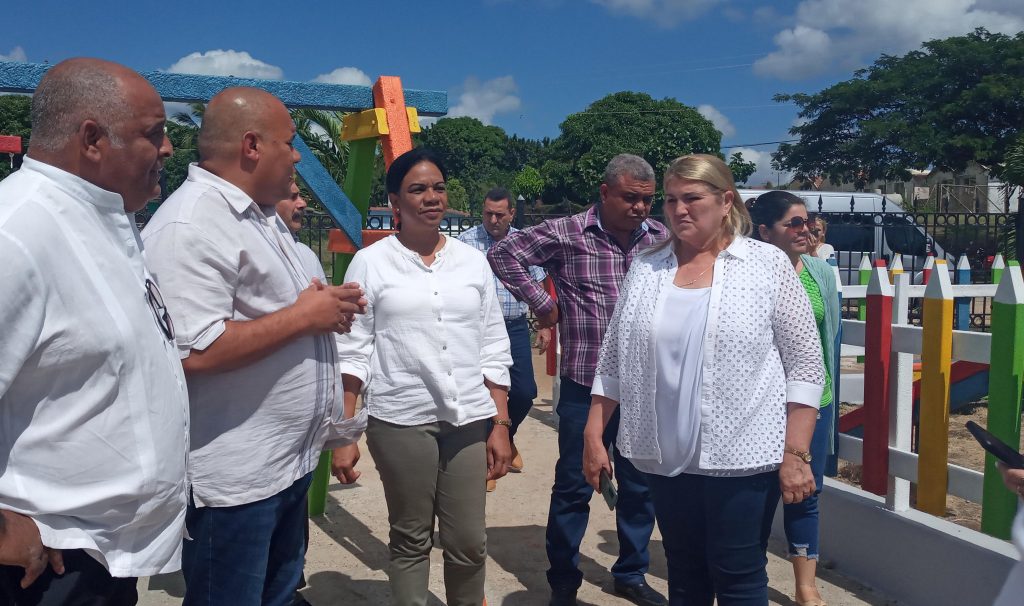 La vice primera ministra de Cuba recorrió algunas obras concluidas por la fundación de la ciudad, como la plaza Lico Jiménez.