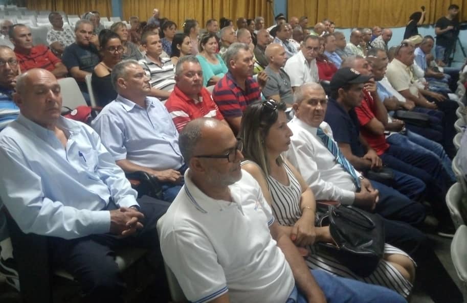 En la reunión participaron representantes de todas las actividades del transporte.