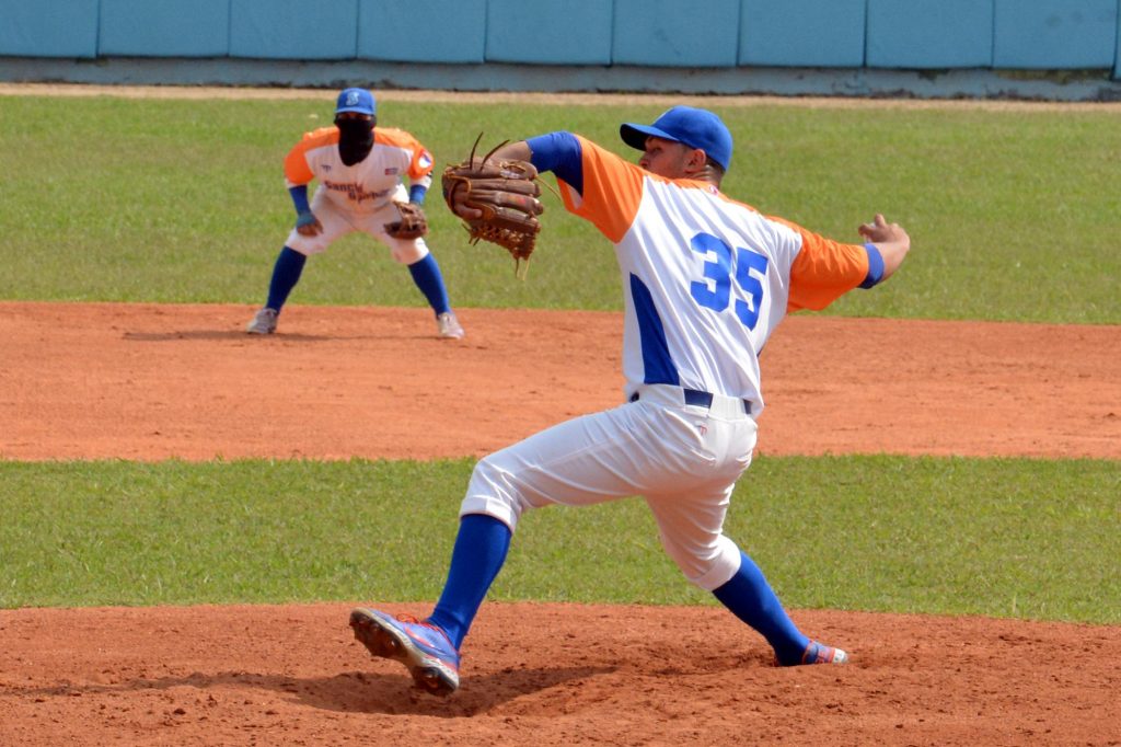 José Eduardo Santos, abridor espirituano en el quinto juego frente a Ciego de Ávila.