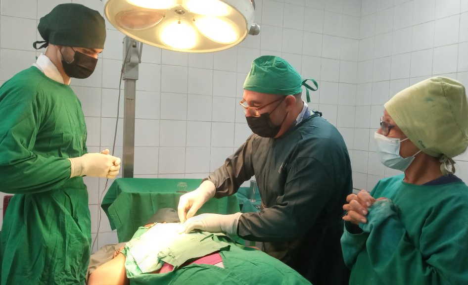 El doctor Carlos Albalat asegura que los resultados del salón de cirugía menor se deben a la calidad del desempeño profesional y sentido de pertenencia.