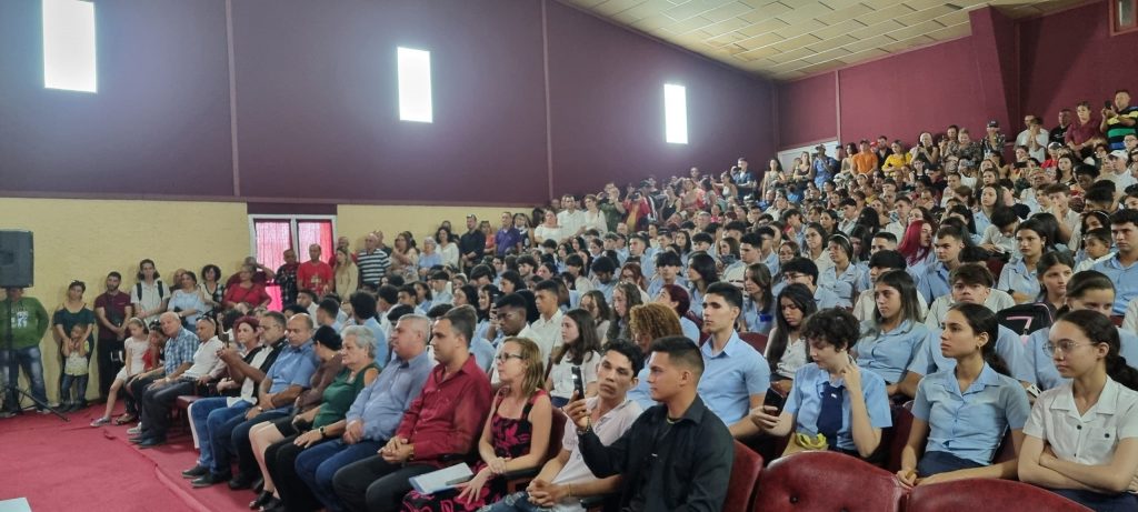 Más de 170 estudiantes culminaron el duodécimo grado en el IPVCE. 