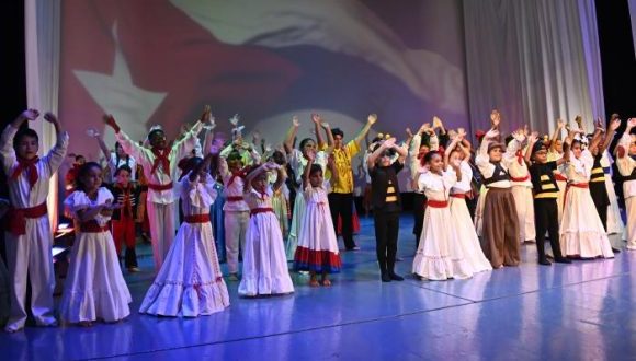 Una colmena encerrada es el nombre de la puesta en escena de la compañía de teatro infantil. (Foto: Estudios Revolución)