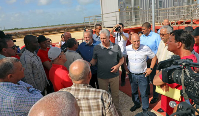No faltó el reconocimiento a quienes laboraron en la construcción del parque solar fotovoltaico Santiago Rojas Salinas. (Foto: Michel Guerra)