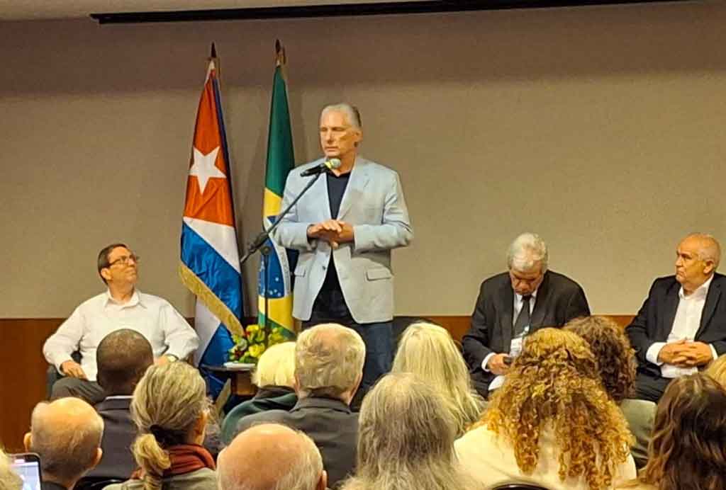 La solidaridad que ustedes nos dan también nos compromete mucho, subrayó el presidente cubano.
