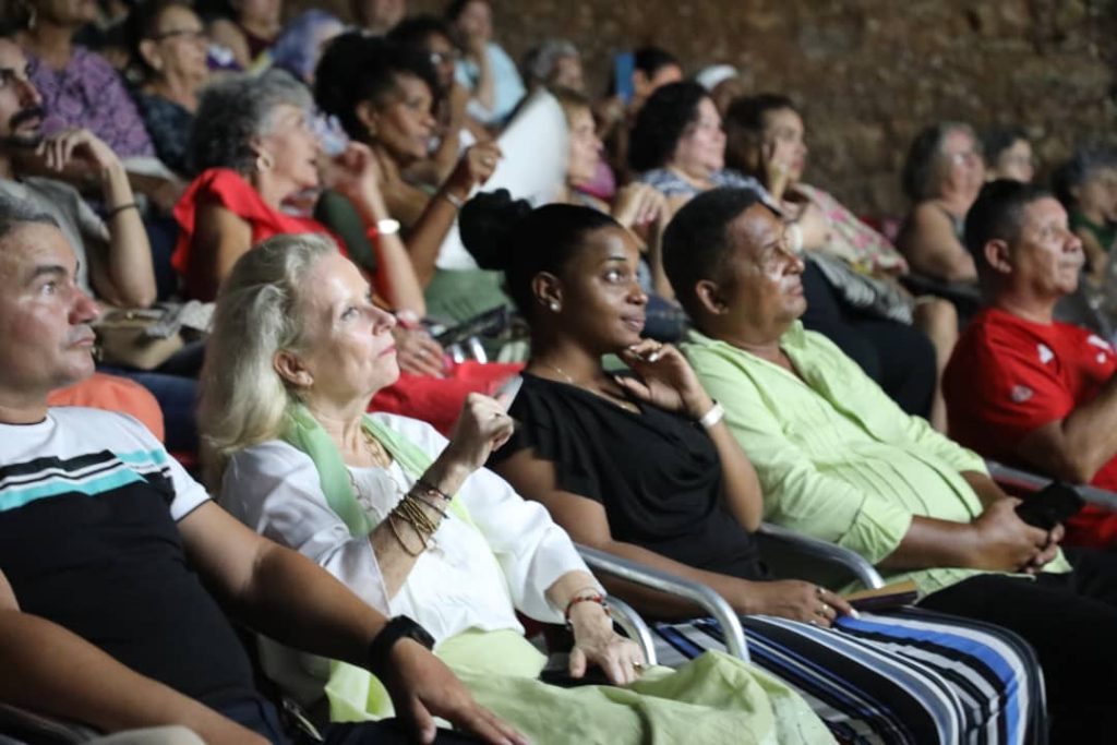 Personalidades de la cultura y autoridades locales estuvieron presentes en el estreno del documental producido por la Unesco.
