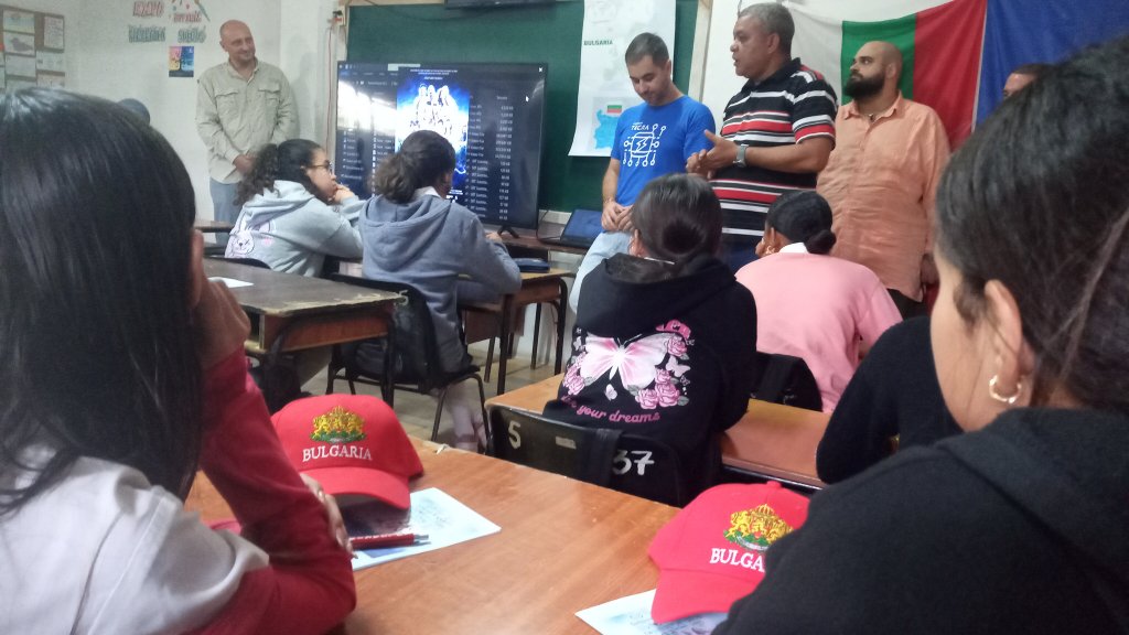 Las autoridades del Gobierno en Trinidad le dieron la bienvenida a los distinguidos visitantes.