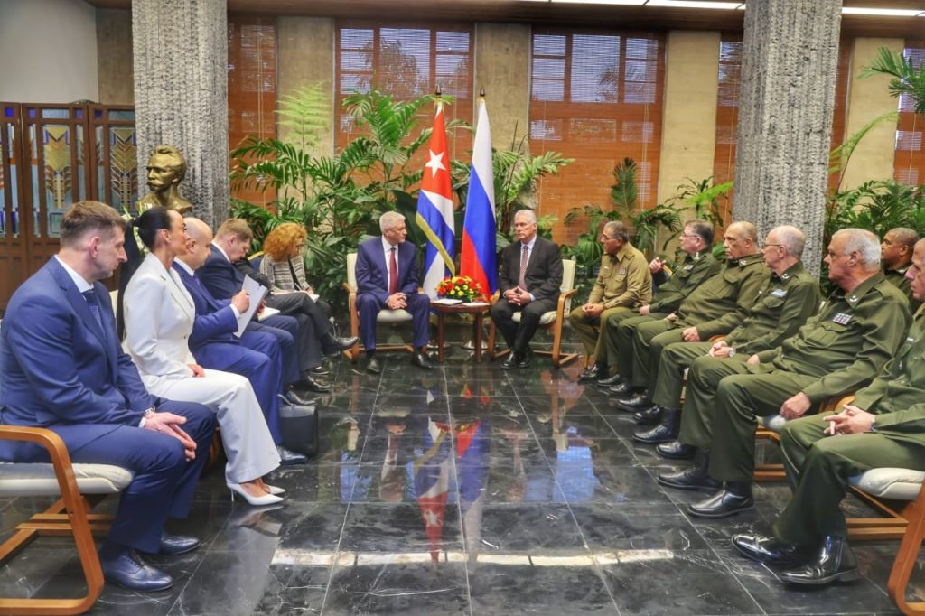 «Muchas gracias por estar en Cuba», expresó Díaz-Canel al saludar a Kolokoltsev. 