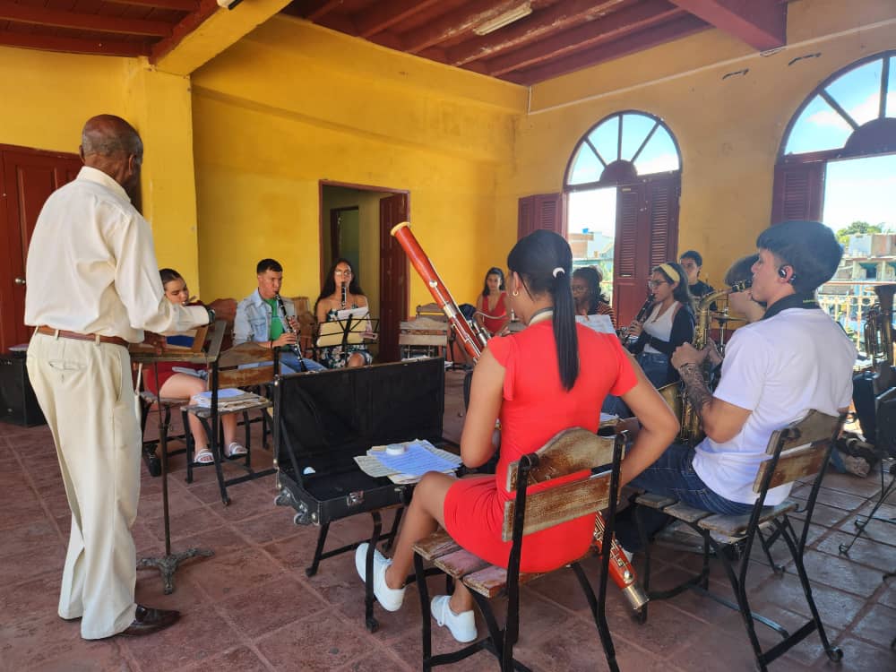 La Banda de Concierto de Sancti Spíritus es una de las agrupaciones insignes de este territorio.